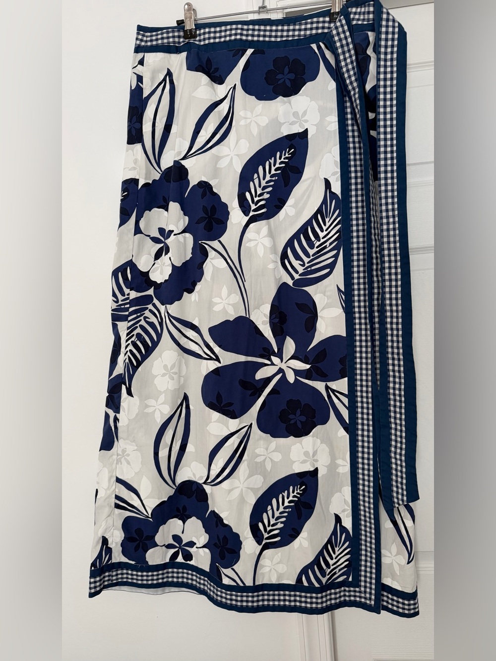 EUC Lilly Pulitzer Navy Floral Wrap Skirt - White & Navy. Size M
